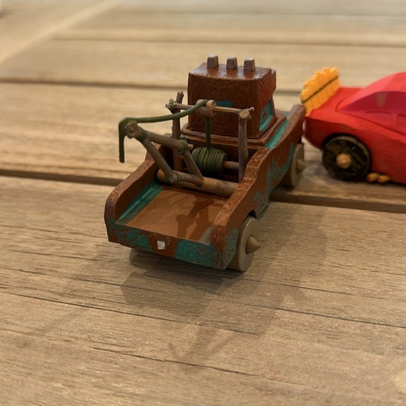 LARGE Disney Cave Lightning McQueen and Mater Die Cast Set – Cars on The Road - Picture 5 of 7